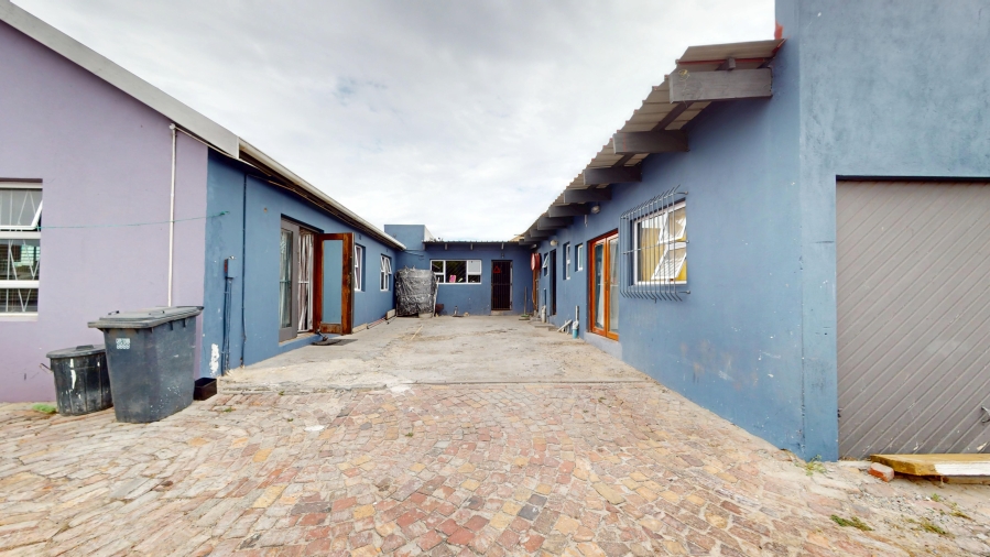 5 Bedroom Property for Sale in Colorado Park Western Cape